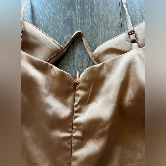 Oh Polly Chained Up Satin Cut Out Bodysuit in Rose Gold. Size 0 - Picture 12 of 16